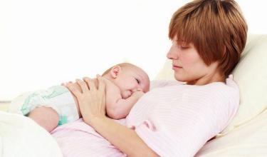 母乳喂養需要額外喂水嗎